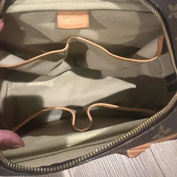 VINTAGE LOUIS VUITTON Monogram Deauville handbag/toiletry it can do it all! - Picture 4 of 11